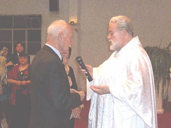 Bodas de Oro 086.jpg - Rene, recibe esta anillo como signo de mi amor